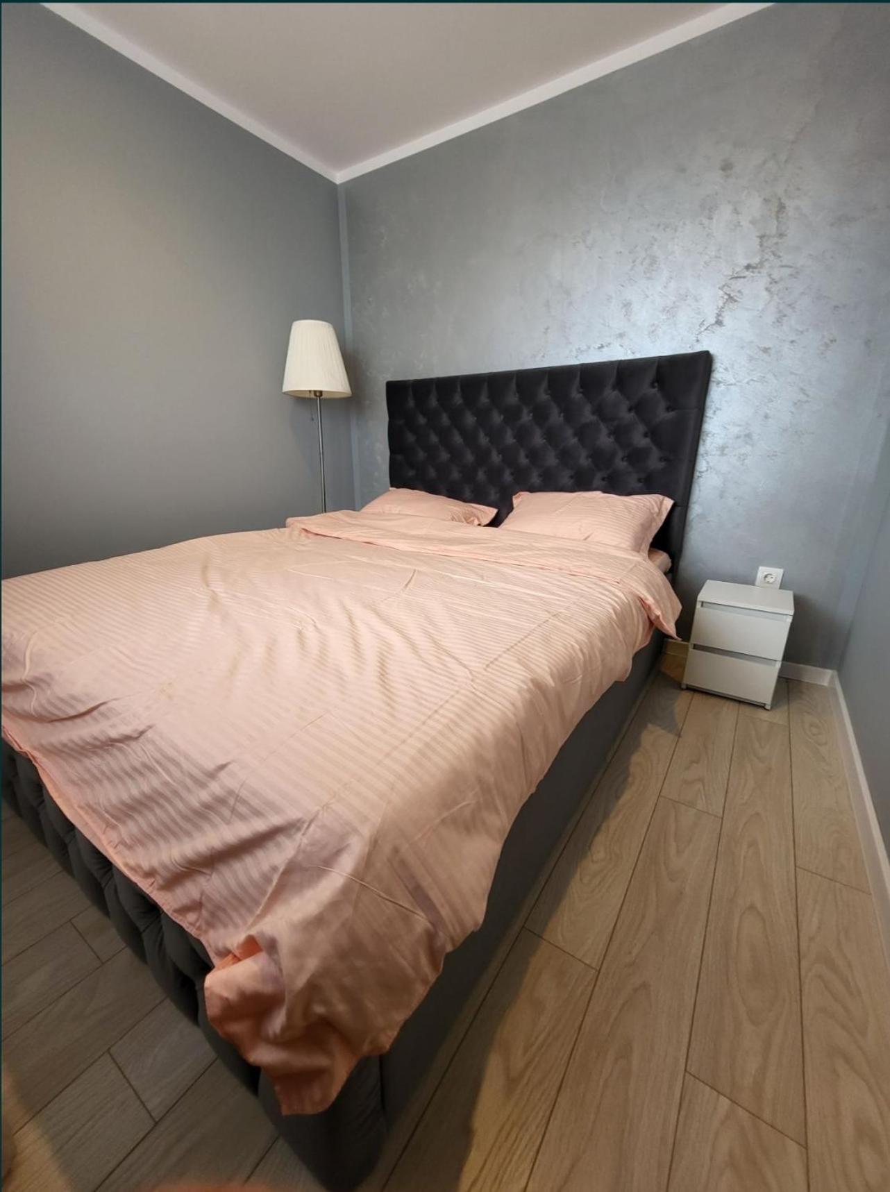 Apartamento Studio 76 Onesti Exterior foto